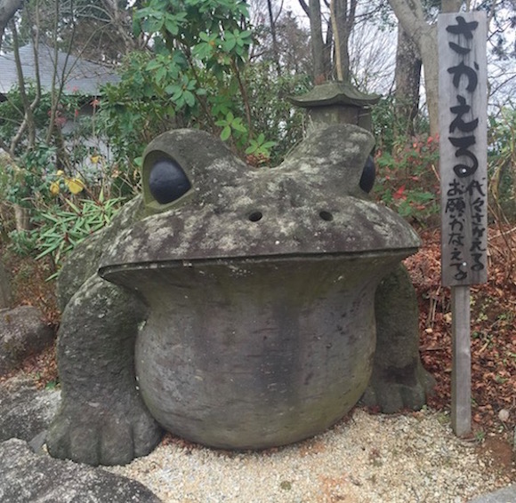 【珍スポット】福岡県にはカエルだらけの「かえる寺」がある