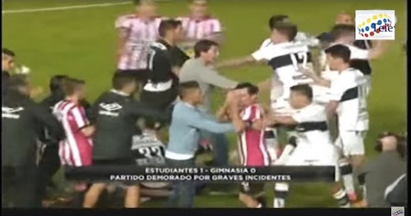 衝撃サッカー動画 南米怖すぎ 親善試合なのに没収試合となる大乱闘がアルゼンチンで勃発 ロケットニュース24