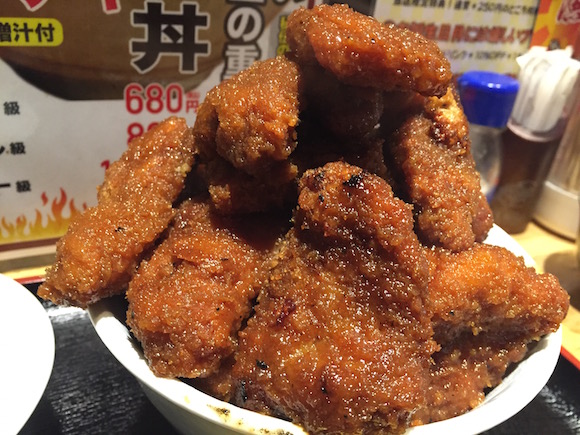 肉をお腹いっぱいになるまでガッツくならココ！ 神戸・三ノ宮にある「脂屋肉八」は安い上においしい最強コスパ店