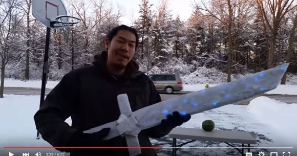 保存推奨 缶だって真っ二つ 水とトイレットペーパーで作る アイスソード がマジでシュゴイ 本当に使える氷の剣の作り方 ロケットニュース24