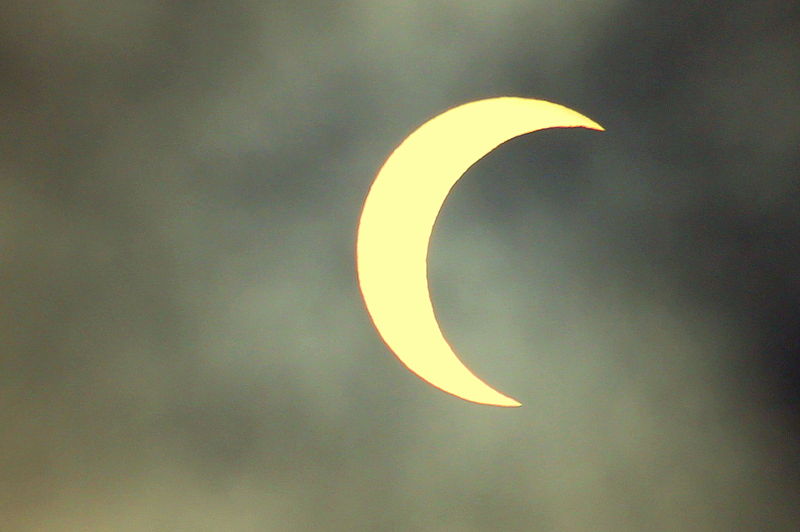 800px-Solar_Eclipse_2012_seen_from_San_Juan_Capistrano