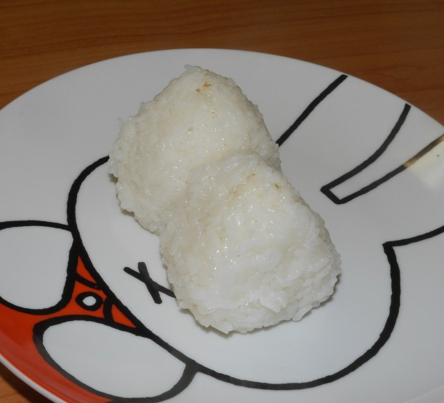 【検証】サウナでかいた汗からとった “塩” で作った「塩おむすび」を食べたらこうなった