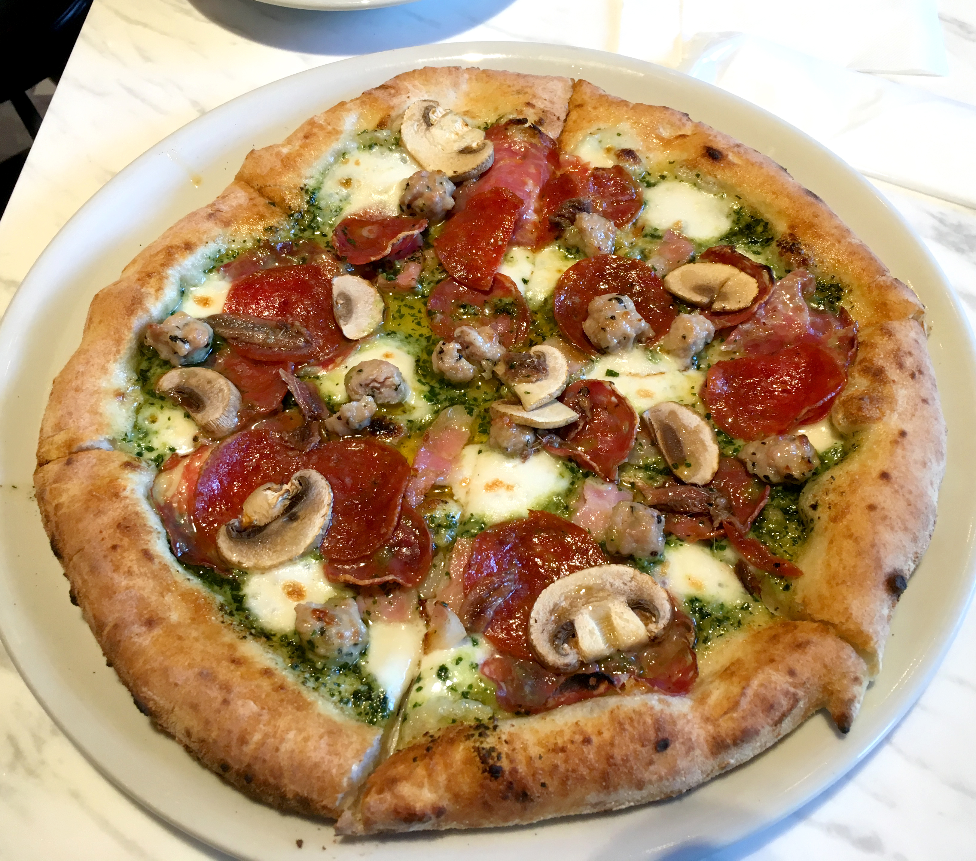 日本初上陸】ピザを自分好みにカスタマイズできる「800 ディグリーズ