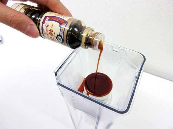 【実験】オレンジジュースすら透明に出来る浄水器『クリンスイ』で醤油をろ過したらどうなるのか？