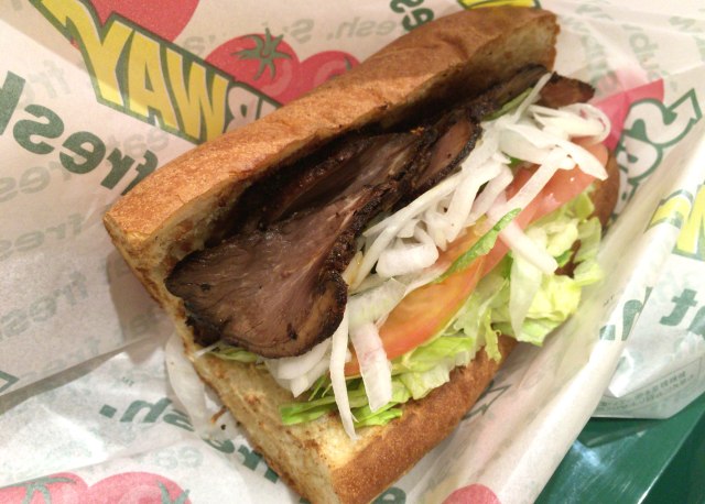 【サブウェイ】幻のサンドイッチ「切り落としローストビーフ」を食べてみた / あふれる肉のウマミ！ 野菜の存在が消えるほど猛烈な肉肉しさなのだ!!