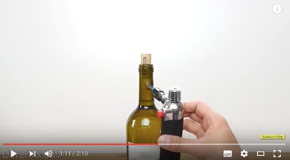 【酒好きライフハック】火を使ってワインボトルを開ける方法がこれだ！