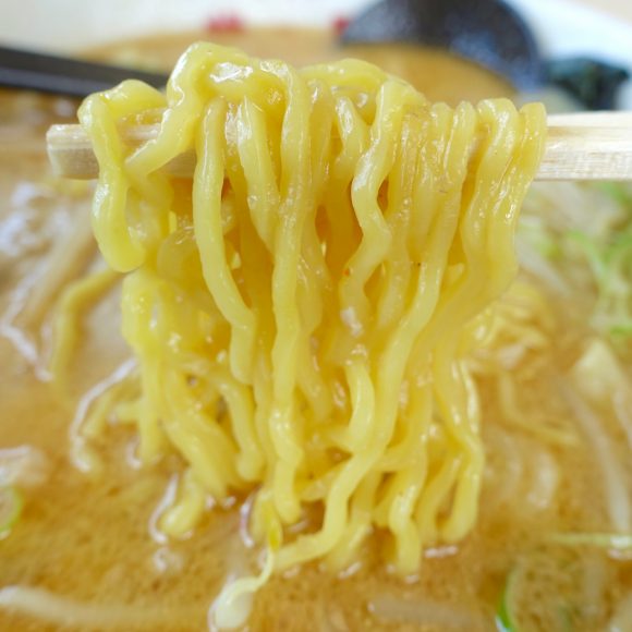 【北海道ラーメン探訪】麺に絡みつく濃厚スープが美味！ 恵庭市の人気店「華門」