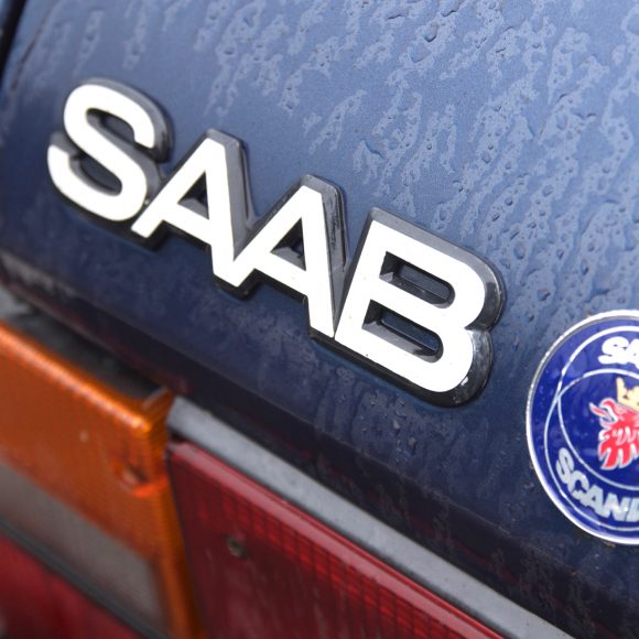 【悲報】時代の最先端を駆け抜けた自動車ブランド「SAAB」が70年の歴史に幕を閉じることが決定