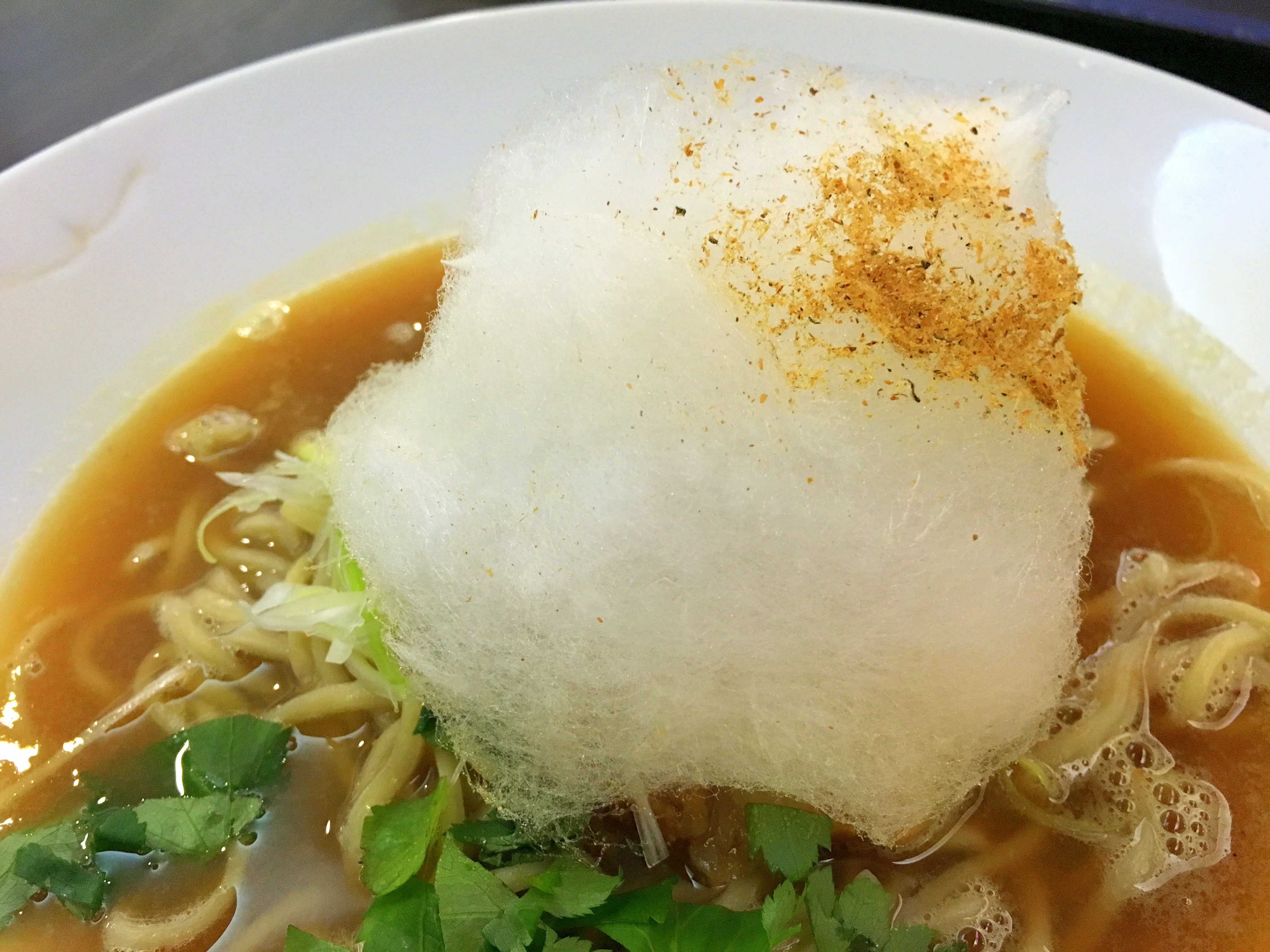 綿菓子ラーメン』を食べたら普通に美味しくてびっくり！ ラーメン界に