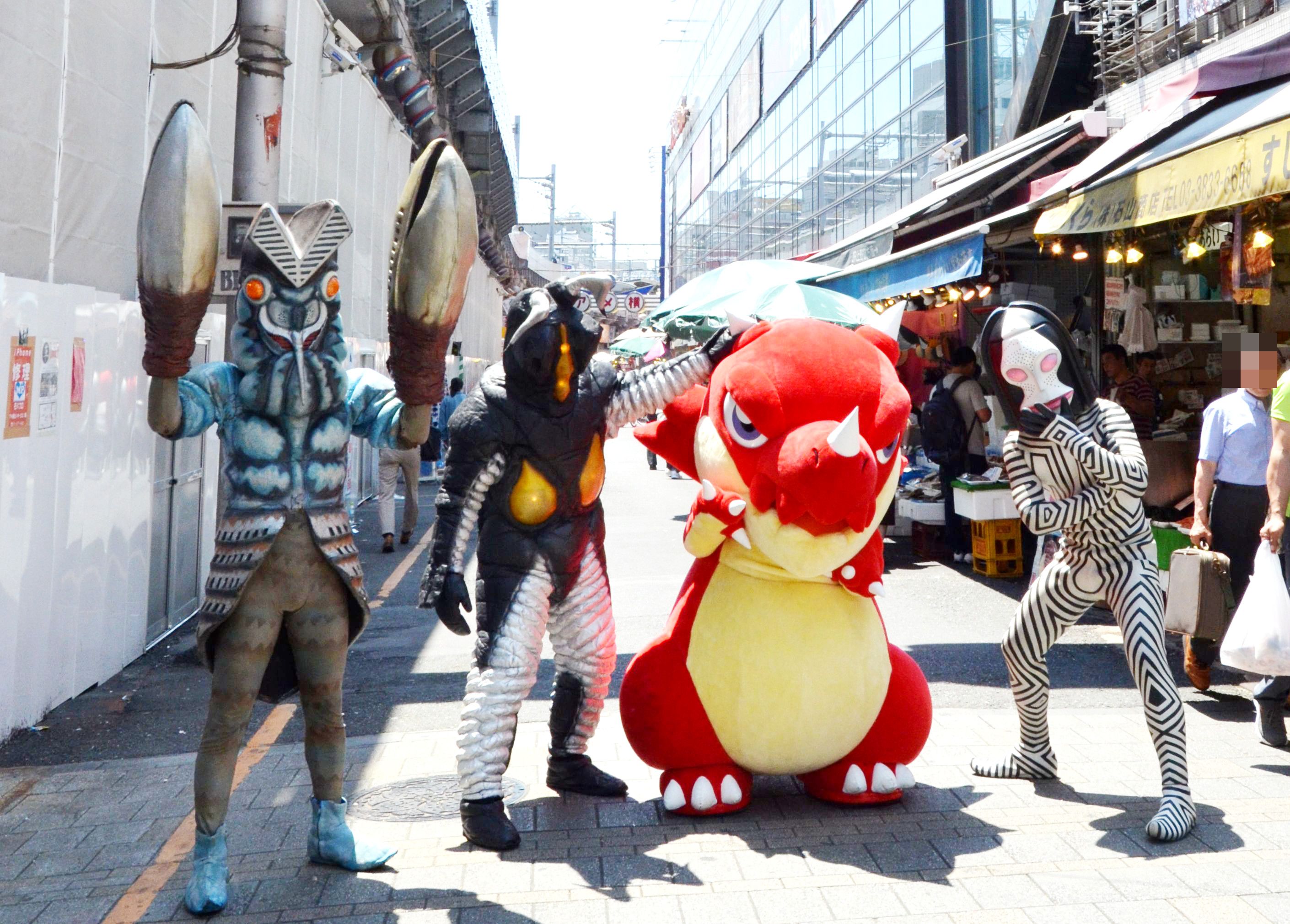 衝撃映像 何してんよ モンストのレッドリドラとウルトラ怪獣が上野で観光してたんだけど 笑 ロケットニュース24