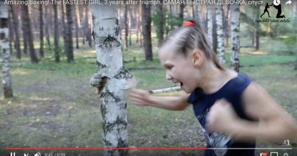 ロシアの美少女ボクサー 9歳 が素手で白樺の樹を破壊する動画がヤバイ 1分間に100発以上ものパンチを打つ天才 エブニカ Evnika ちゃん ロケットニュース24