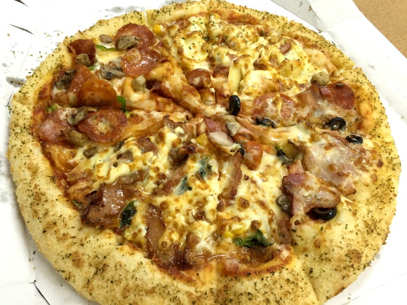ドミノ・ピザの「Lサイズ全品半額」キタァァアアーー！ 期間限定公開中の『CMまねっこメーカー』でも「全品39％オフクーポン」配布中!!
