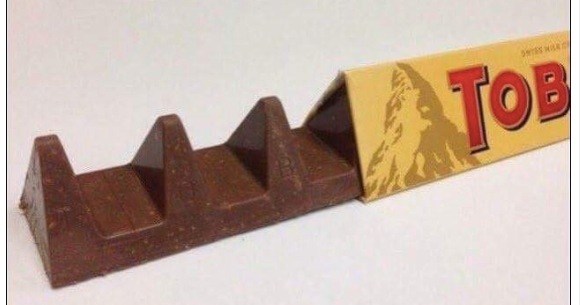 悲報 日本でも人気の三角形チョコ トブラローネ の形が変わったとネット民悲鳴 誤った判断だ ロケットニュース24 悲報 日本でも人気の三角形チョコ トブラローネ の形が変わったとネット民悲鳴 誤った判断だ ロケットニュース24