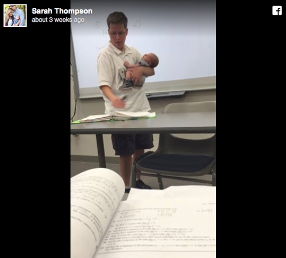 “生徒の赤ちゃん” を抱っこしながら授業をする先生に拍手喝采！ 先生「生徒の力になりたかった」