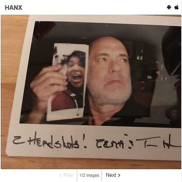 あるファンがトム・ハンクスに自撮り写真を送ったらこうなった！ たった3週間で返事が来て「注文通りのコト」をしてくれていた!!