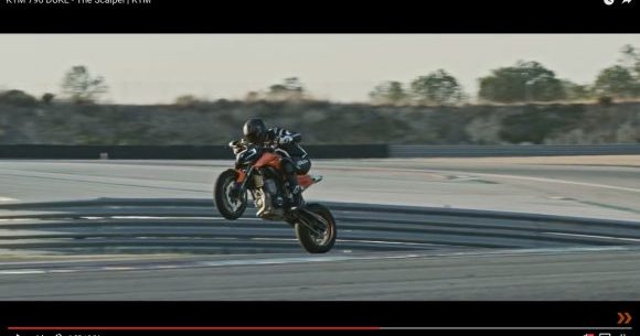 爆走しながらウィリーにジャックナイフ 世界的バイクメーカー Ktm の新作プロモーション動画が超カッコイイ ロケットニュース24