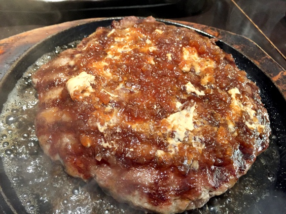 【圧巻】いきなりステーキの姉妹店「くに」の『ワイルドスーパービーフハンバーグ』が美味くてデカくて超コスパ