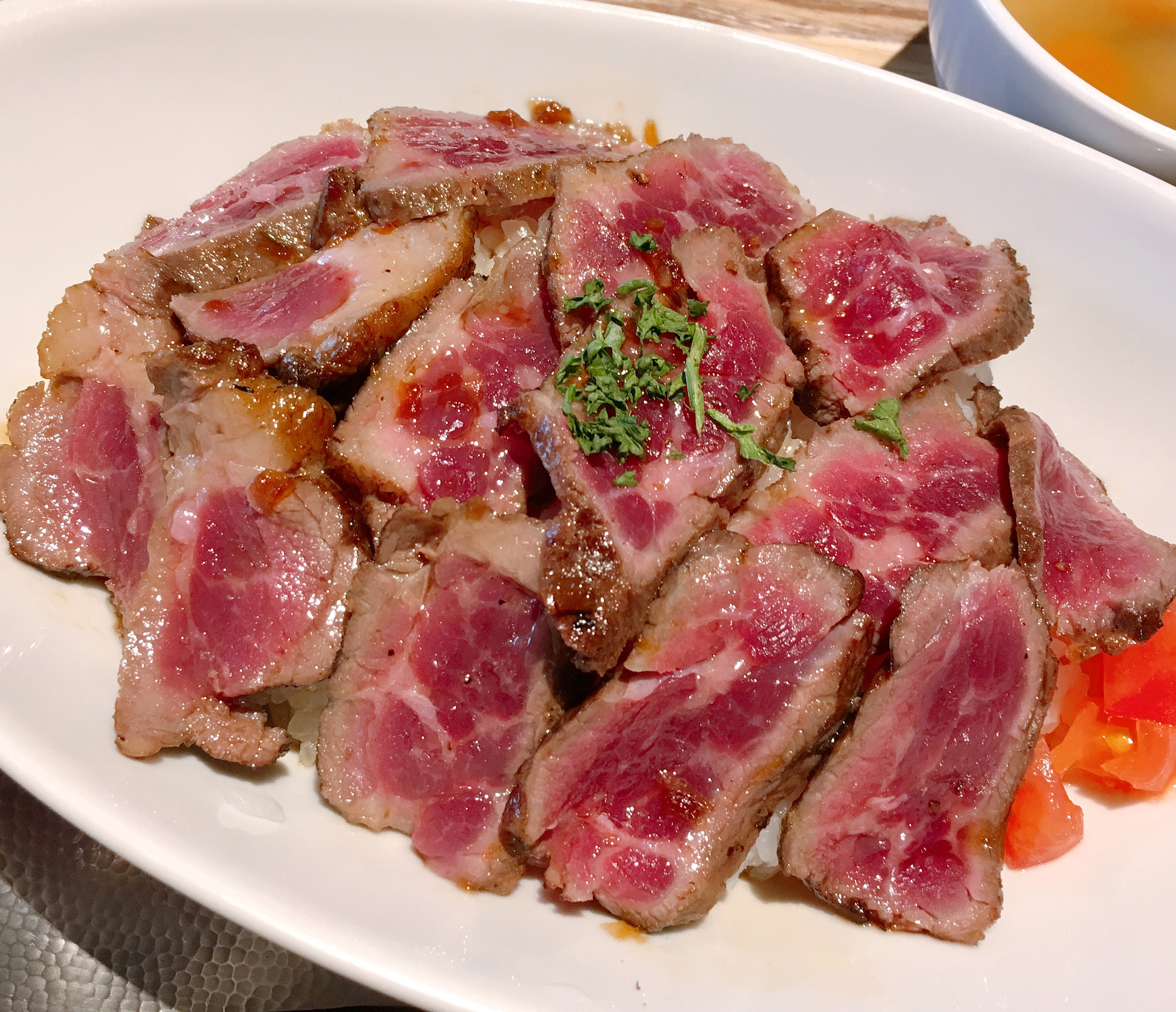 シズル感がハンパない 肉バル Salt のsbpボウルは食べるのが惜しいほどフォトジェニックッ 東京 中目黒 ロケットニュース24