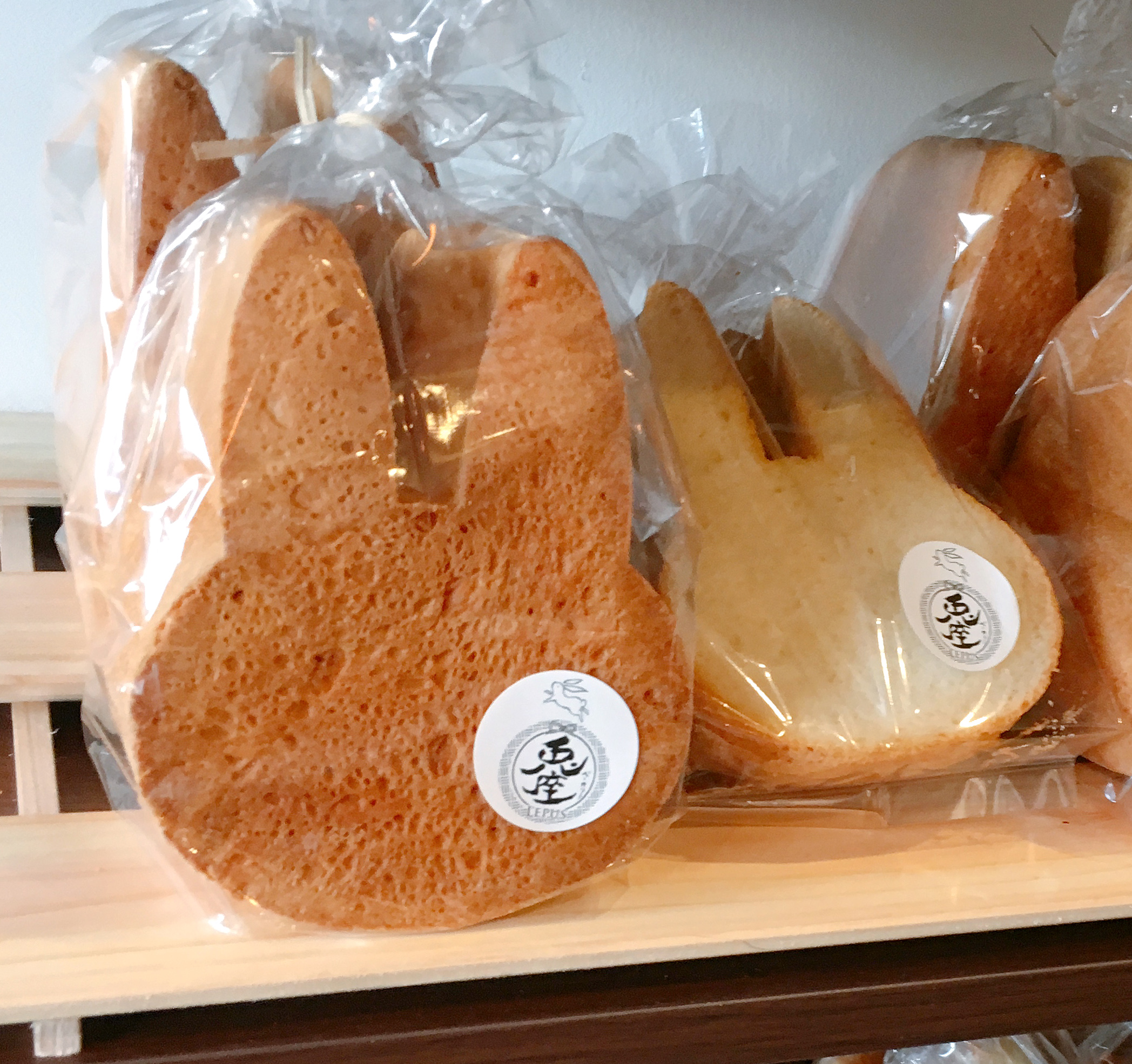 Белый хлеб кроликам. Японский хлеб Хоккайдо. Японские хлебобулочные изделия. Необычный хлеб. Японский молочный хлеб