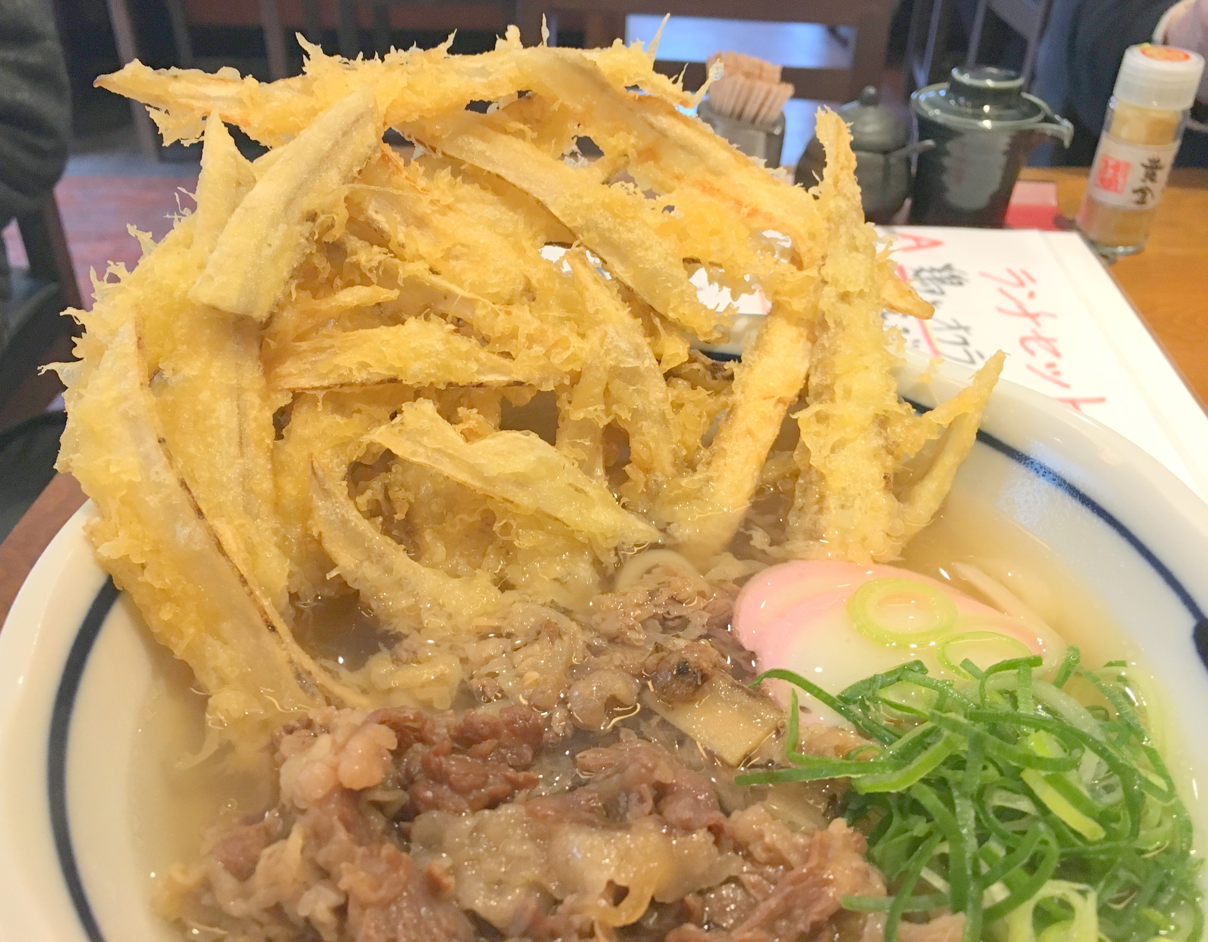 椀から飛び出すビッグな ごぼう天うどん が最強 大阪にある うどん屋麺之介 は福岡県民も大満足な味だった ロケットニュース24