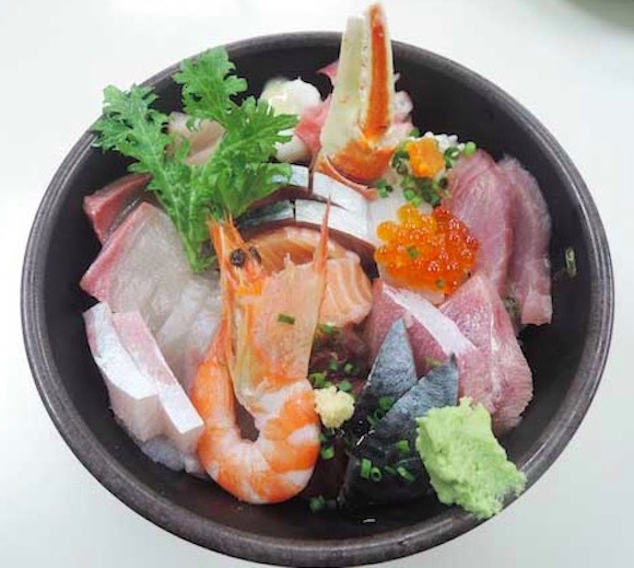 ウマいとわかっていたのに山口県の海鮮丼は想像以上に極上だった / 下関市『おかもと鮮魚店』