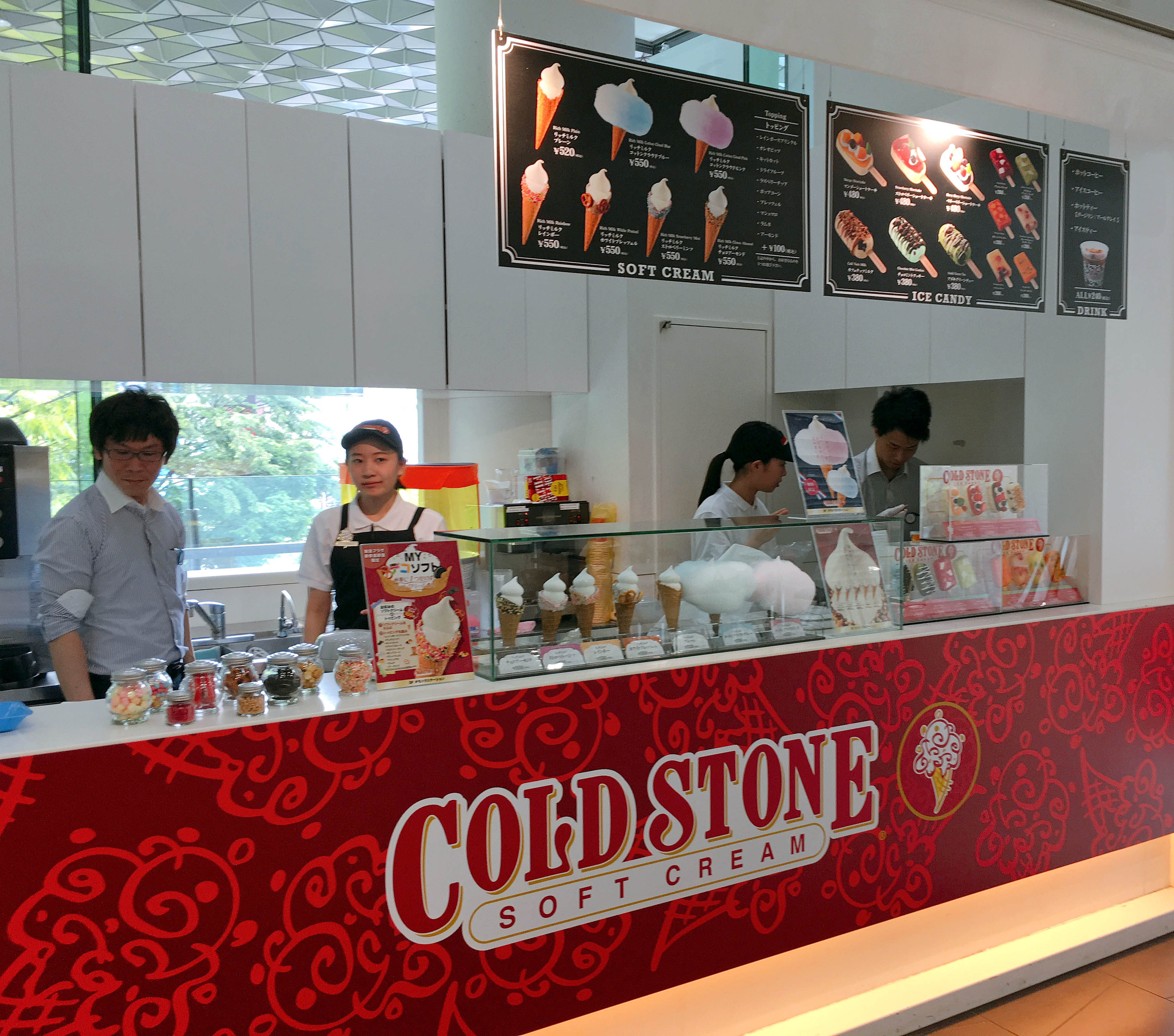【アイスクリームの日】オリジナルソフトが作れるコールドストーンの新店で限界までトッピングしたらこうなった！ ロケットニュース24