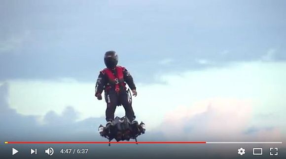 【驚愕】時速150キロで空を飛ぶフライボードがマジでヤバい！ 近未来映画の世界がリアルになったかのよう!!