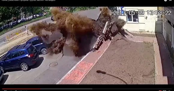 衝撃動画 ウクライナで道路が大爆発 まるでcgのような事故が発生 ロケットニュース24