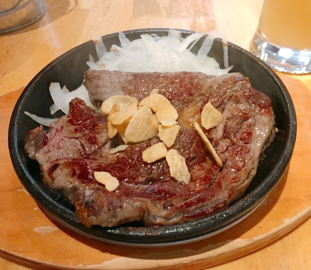 【ステーキクイズ】このお肉の値段はいくら？ ずばり当てましょう～ッ!! 東京・新宿「ビーフキッチンスタンド」