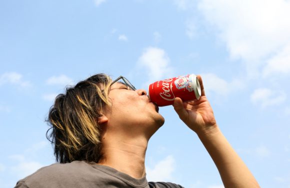 【爽快】北国限定のコカ･コーラを買いに北海道まで行ってみた！「冷やすと萌える」キン冷えコークがなんまら夏の味!!