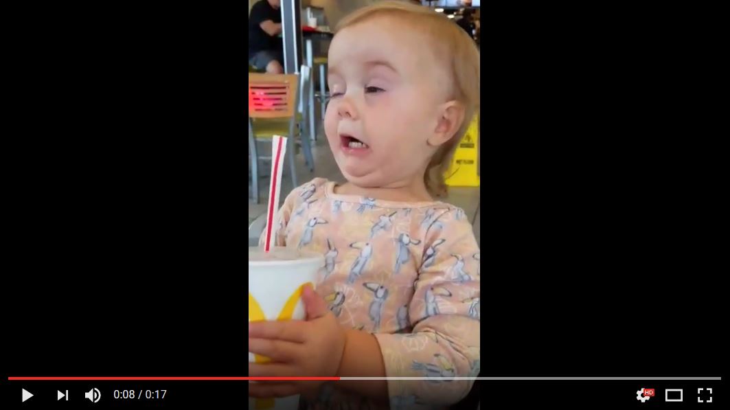 動画 赤ちゃんが初めてコーラを飲んだときの反応が可愛すぎる ロケットニュース24