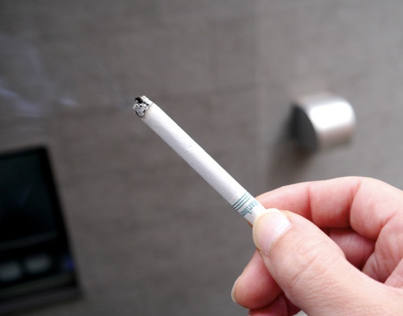 ガン患者が「お前の影響を受けてタバコを吸うようになった。だからガンになったのもお前のせいだ」と同僚を射殺