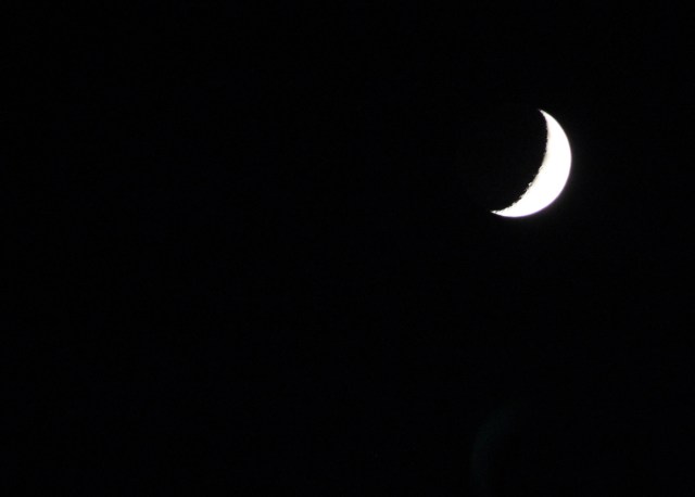 【星空速報】今夜、月と土星がメチャ接近！ 土星が肉眼でも見えるってよ / 18時すぎ～21時30分ごろ！ ただし…