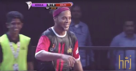 まだまだ衰えず 37歳のロナウジーニョがフットサルで見せた至高のテクニック集 ロケットニュース24