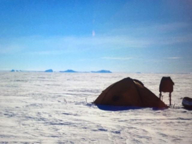 【南極冒険31日目】レジェンドに見送られてさらに南へ / 移動記録を30km超まで伸ばす