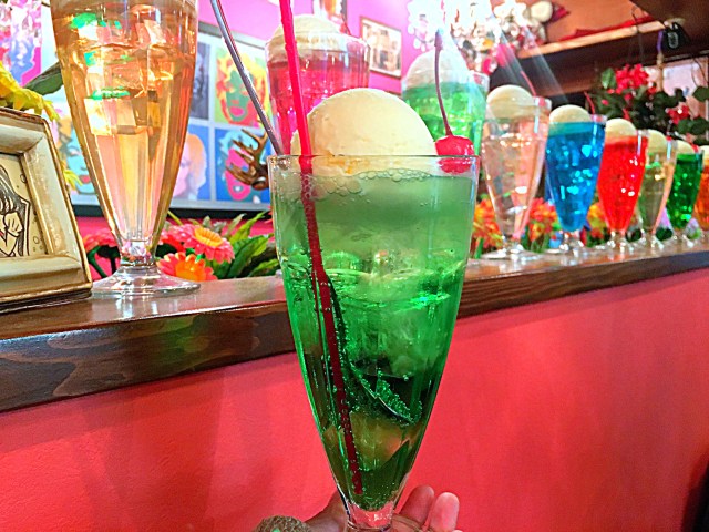 24種類ものクリームソーダが飲める！ 京都の喫茶店『SHIN−SETSU』のカラフルドリンクがゆめ可愛ぃぃぃぃー!!
