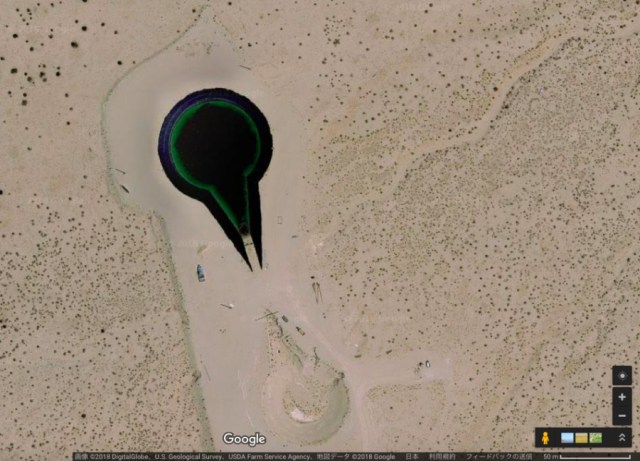 GoogleマップにUFO？ 「米軍施設付近に怪しい物体が写っている」とネット民がザワつく