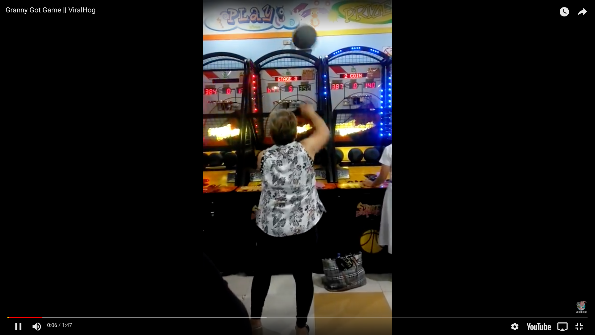 神業動画 フィリピンのゲーセンにバスケゲームの達人が現る 59歳のおばあちゃんが正確無比なシュートを沈めまくり ロケットニュース24