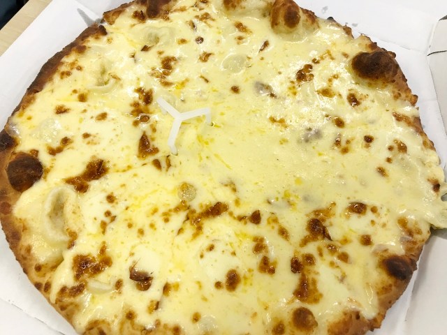 【もはや暴力】ドミノ・ピザ「ウルトラ盛り 4倍！ チーズ」を食べてみた！ チーズの量ハンパねェェェエエ!! 本日5/28から期間限定