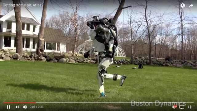【ほぼ人間】2足歩行ロボット『アトラス』さん、今度は軽やかにジョギングをする