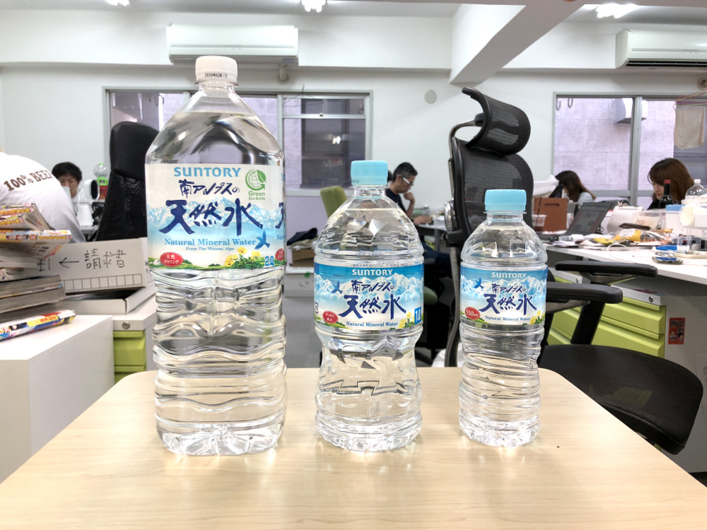【逆転現象】コンビニの水は「2リットル＝100円」なのに「1.5リットル＝150円以上」なのは何故なのか？ ローソンに聞いた ロケットニュース24