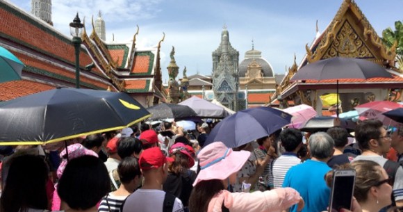 激怒 もう1回言うけど 人混みで日傘 は本当にやめろ Majiで目に刺す5秒前 だって気付いてんのかコラァァアアア ロケットニュース24