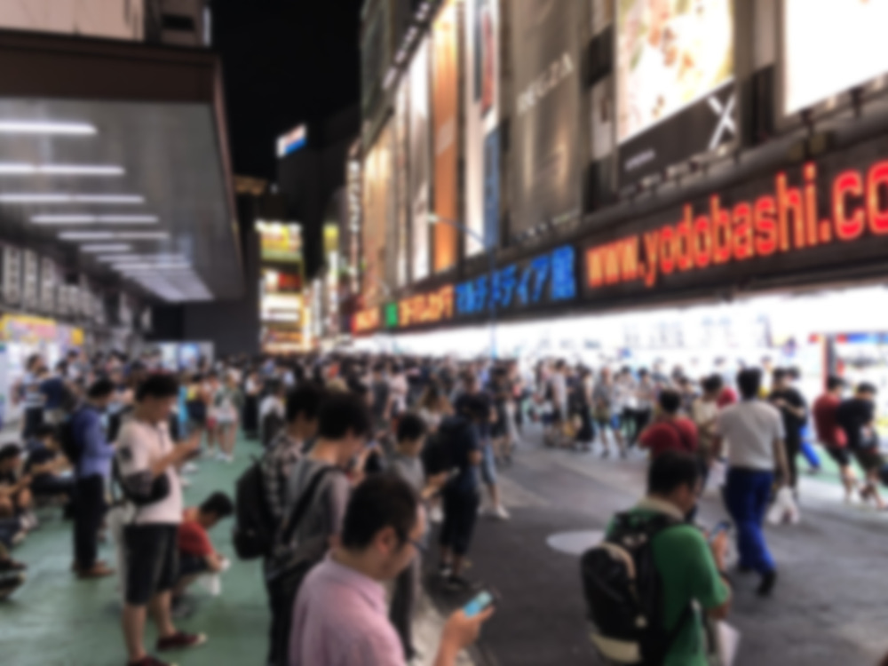 ポケモンgo 日本最強レベルの聖地 新宿西口 ポケモン広場 がヤバすぎた 色違いイーブイを3時間で ロケットニュース24