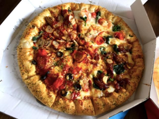 あるピザ屋が掲げる「ホームレスへのメッセージ」が素晴らしいとネット上で注目集める
