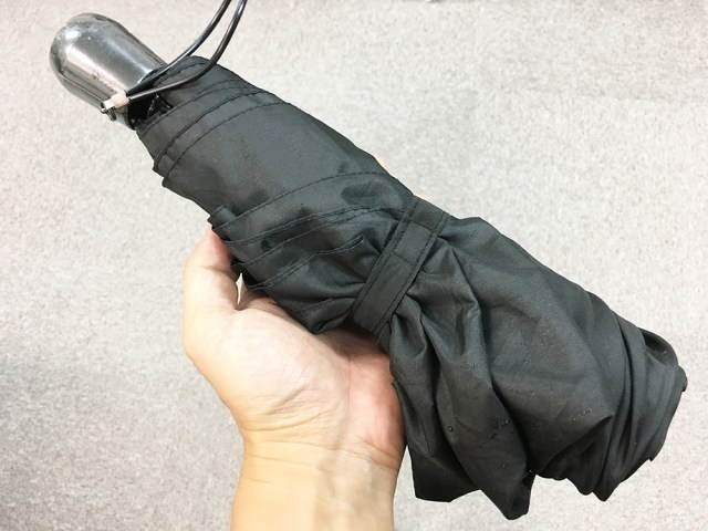 【衝撃】36歳で初めて「折りたたみ傘」を買った男が “後悔” した理由