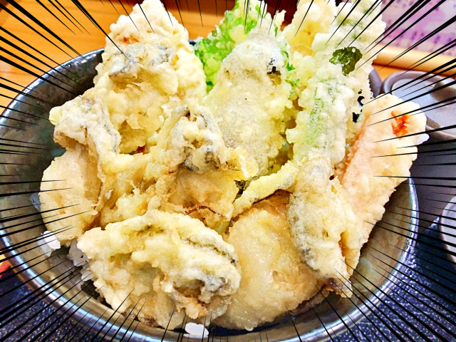 見よこの大迫力 広島で食らう 牡蠣天丼 の豪快さ ウマさに酔いしれた 広島市中区の人気店 宝 ロケットニュース24