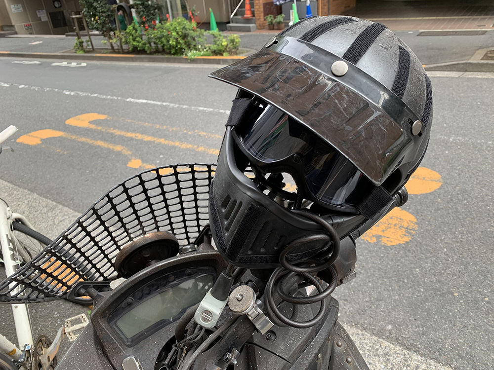 バイクDIY】スクーターのメットインのところにヘルメットホルダーを 