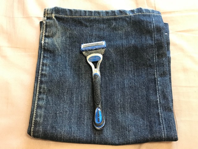 【ライフハック】髭剃りの古い刃はジーンズで研ぐと復活するらしい → 実際に確かめてみた