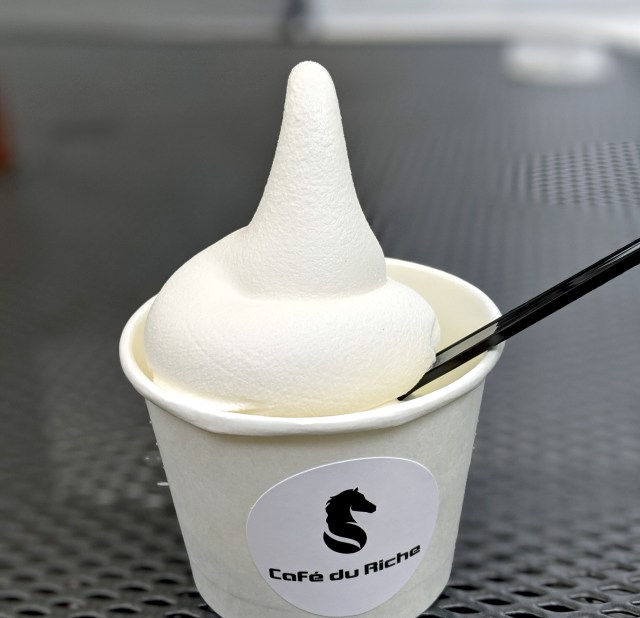 「東京で1番おいしい牛乳ソフトクリーム」を食べてみた！ はたして本当に1番なのか？ 東京・新大久保『Café du Riche』