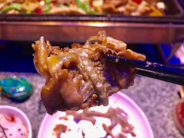 中国に爆増中のオシャレカエル屋で中国人に教わった「正しいカエルの食し方」とは？